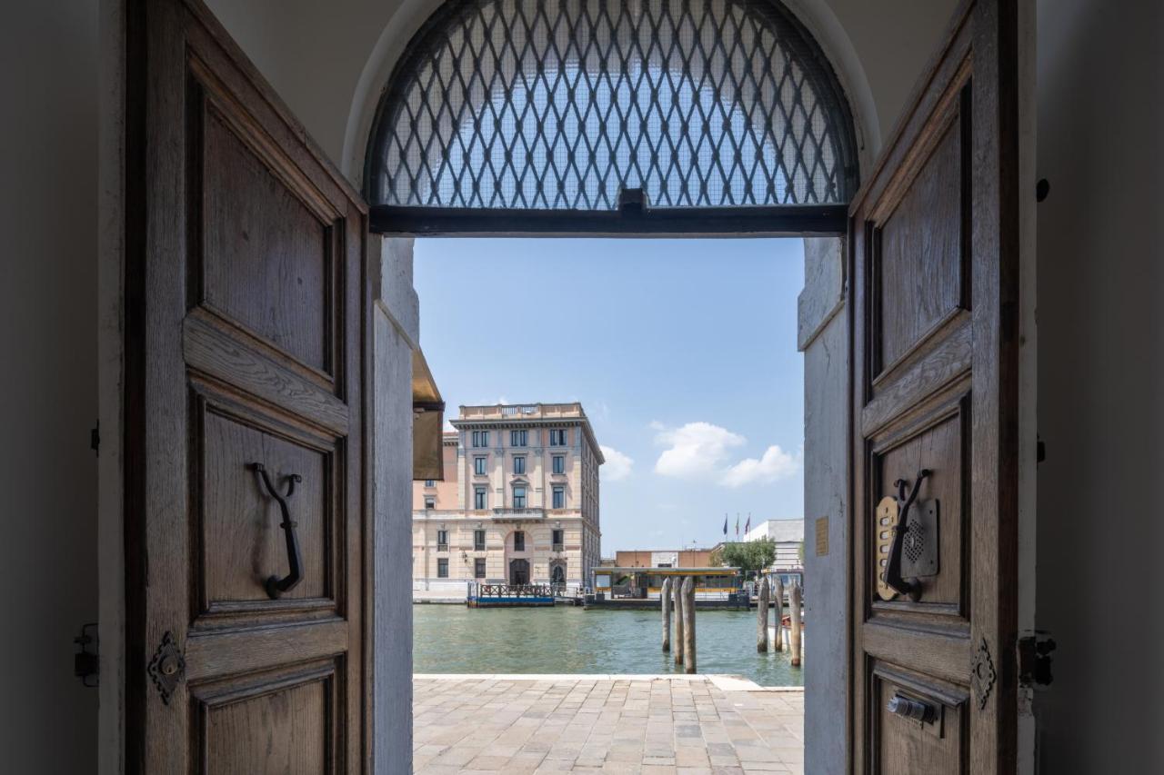 Venetian Palace R&R Exterior photo